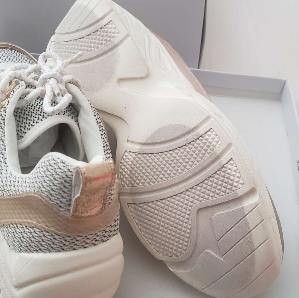 🎉HOST PICK🎉 Steve Madden Shirli Sneakers - Picture 5 of 5
